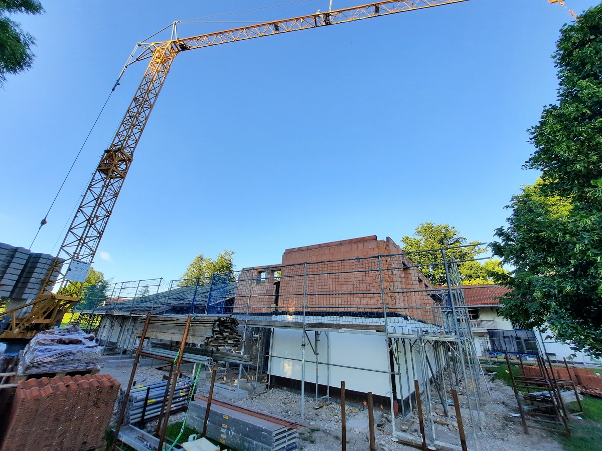 Westansicht mit Teilaufbau des 1. OG