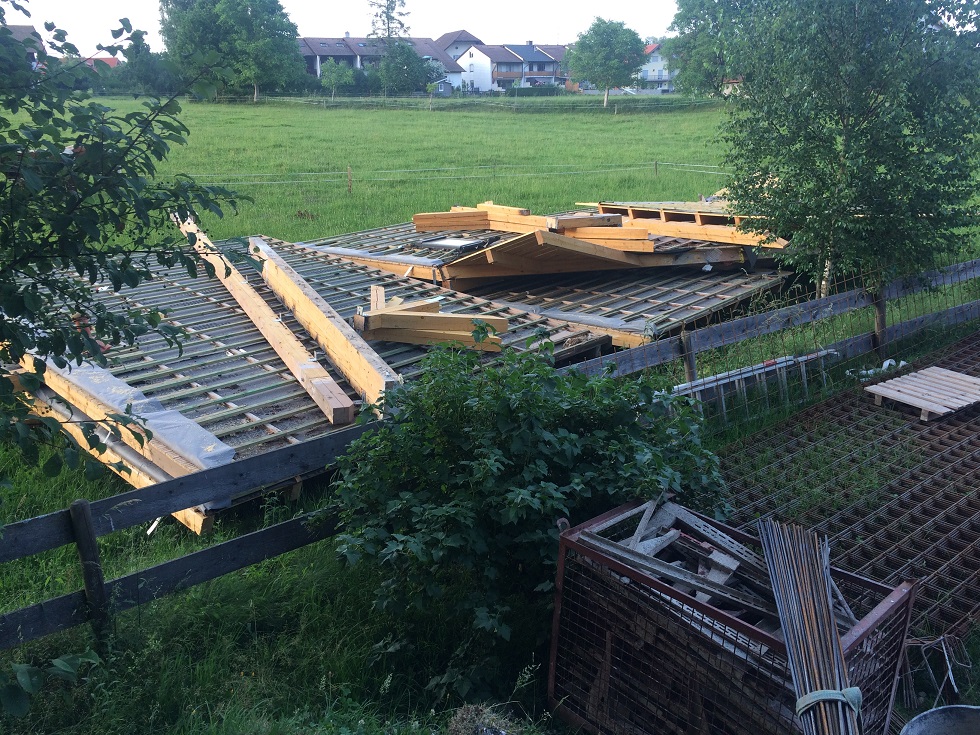 Dachstuhl in Einzelteilen