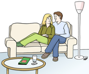 Auf dem Bild sehen Sie ein Paar in der eigenen  Wohnung